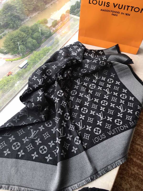 Louis Vuitton Scarf LVC00560